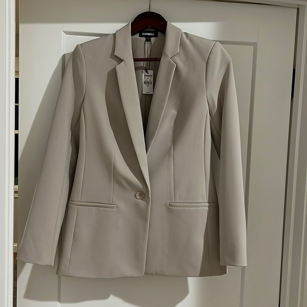 NWT Women’s Express Blazer Size XS Monochrome Beige/Tan Suit Jacket